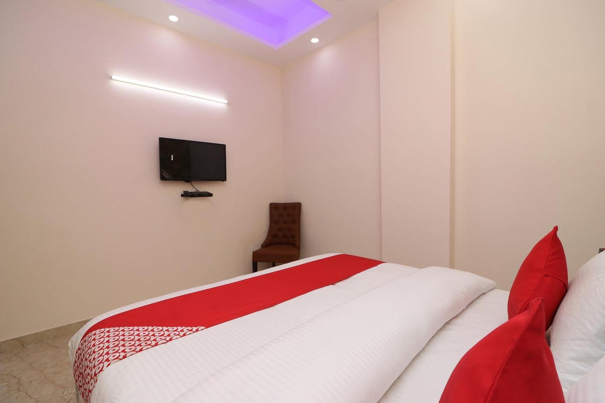 Hotel O The Grand Palace Ghaziabad Exterior foto