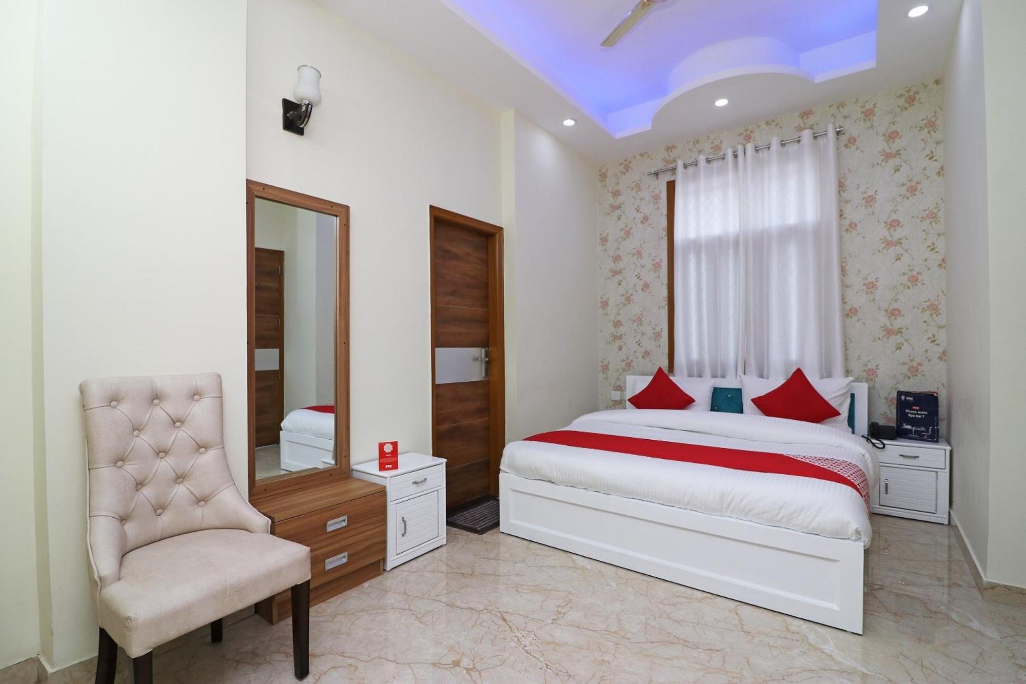 Hotel O The Grand Palace Ghaziabad Exterior foto