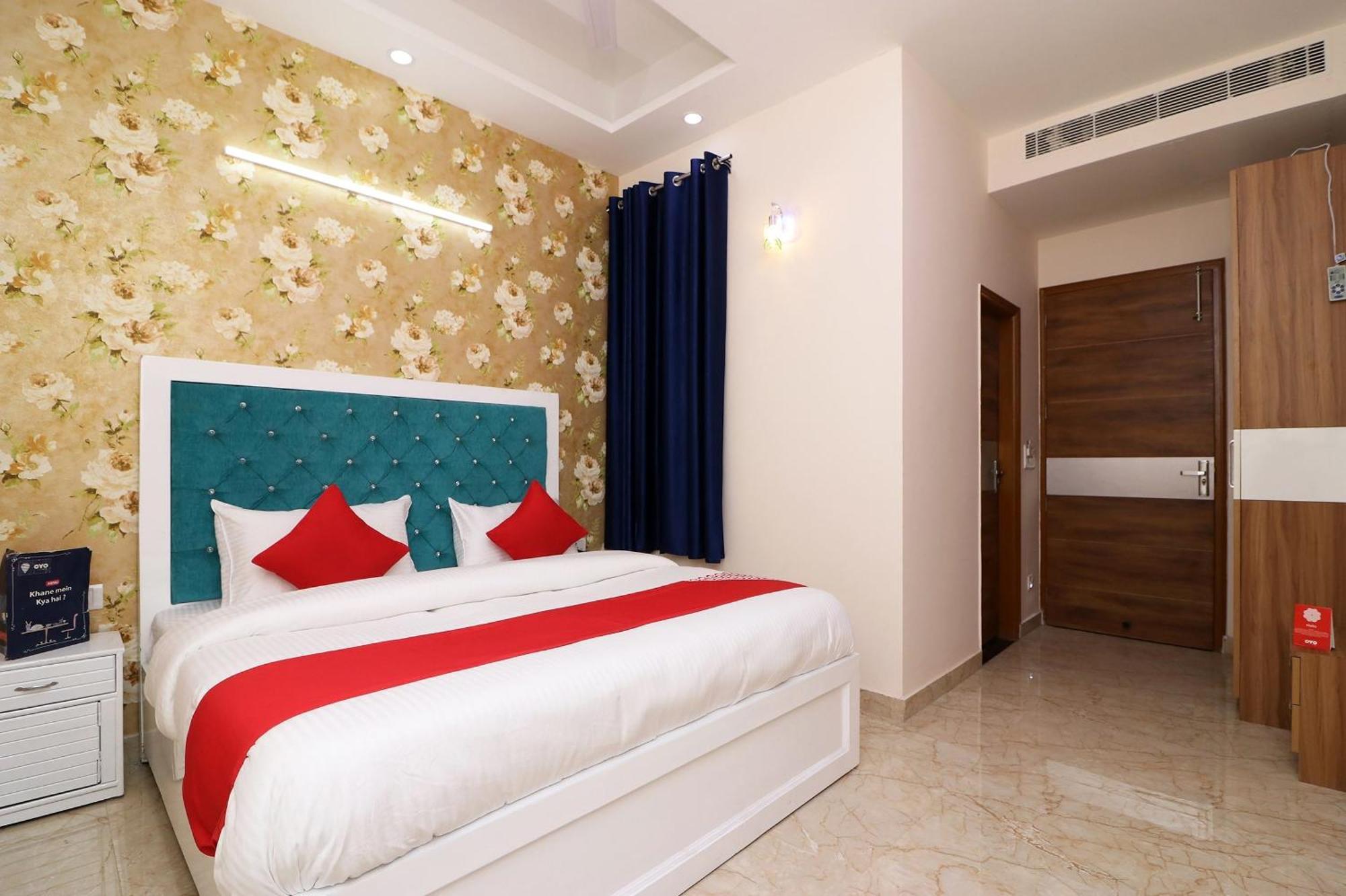 Hotel O The Grand Palace Ghaziabad Exterior foto